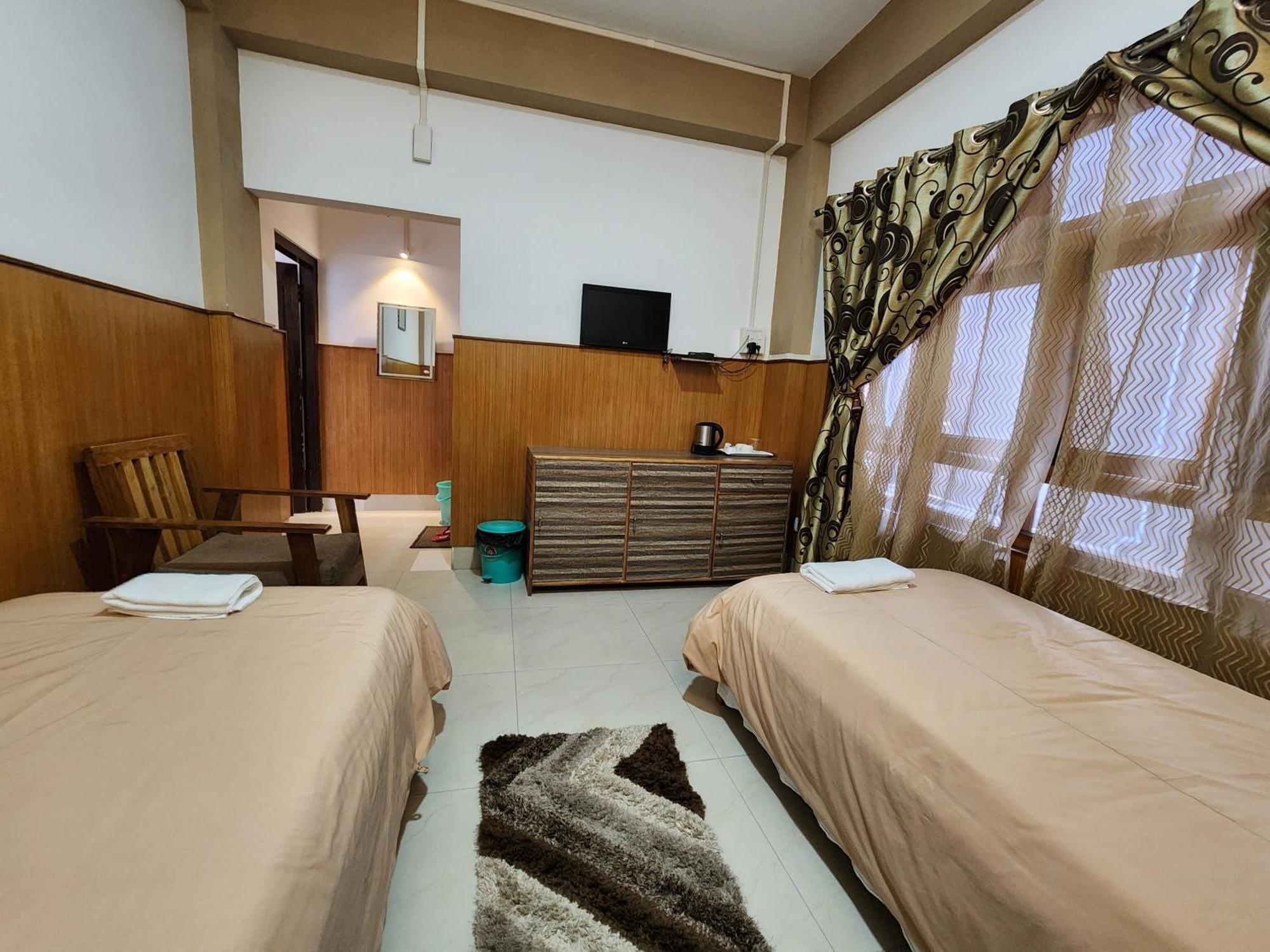 Hotel The Oak Tawang Exterior photo